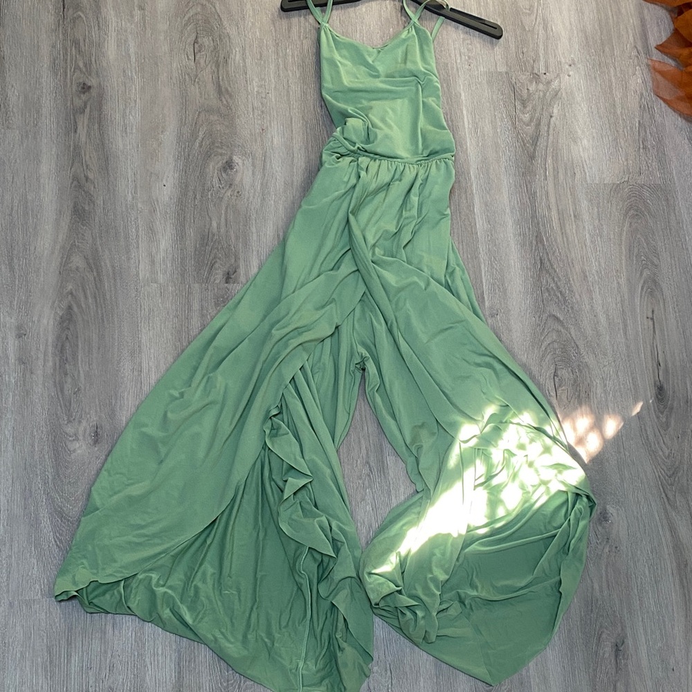 Revolution Green Flowy Dance Costume (TEEN SMALL)